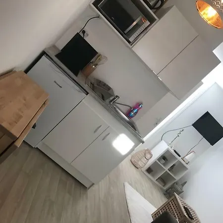 08 Express - - Talensac Apartment